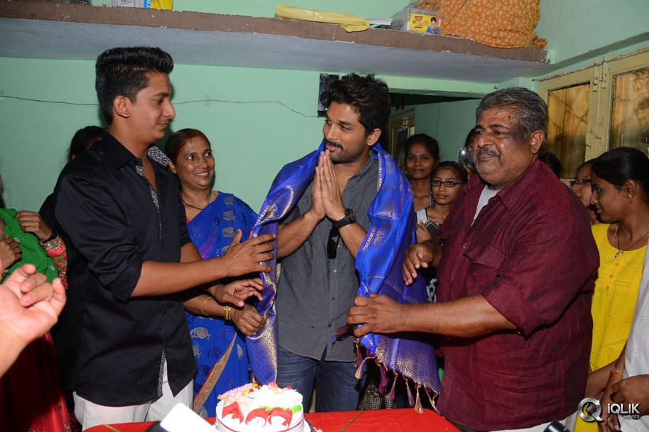 Allu-Arjun-at-Mega-Fans-President-House